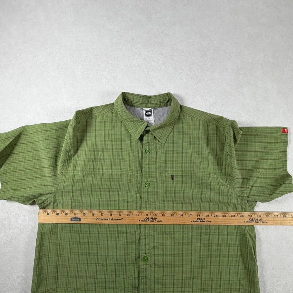 The North Face Mens XL Green Plaid Short Sleeve Button Down Hiking Shirt